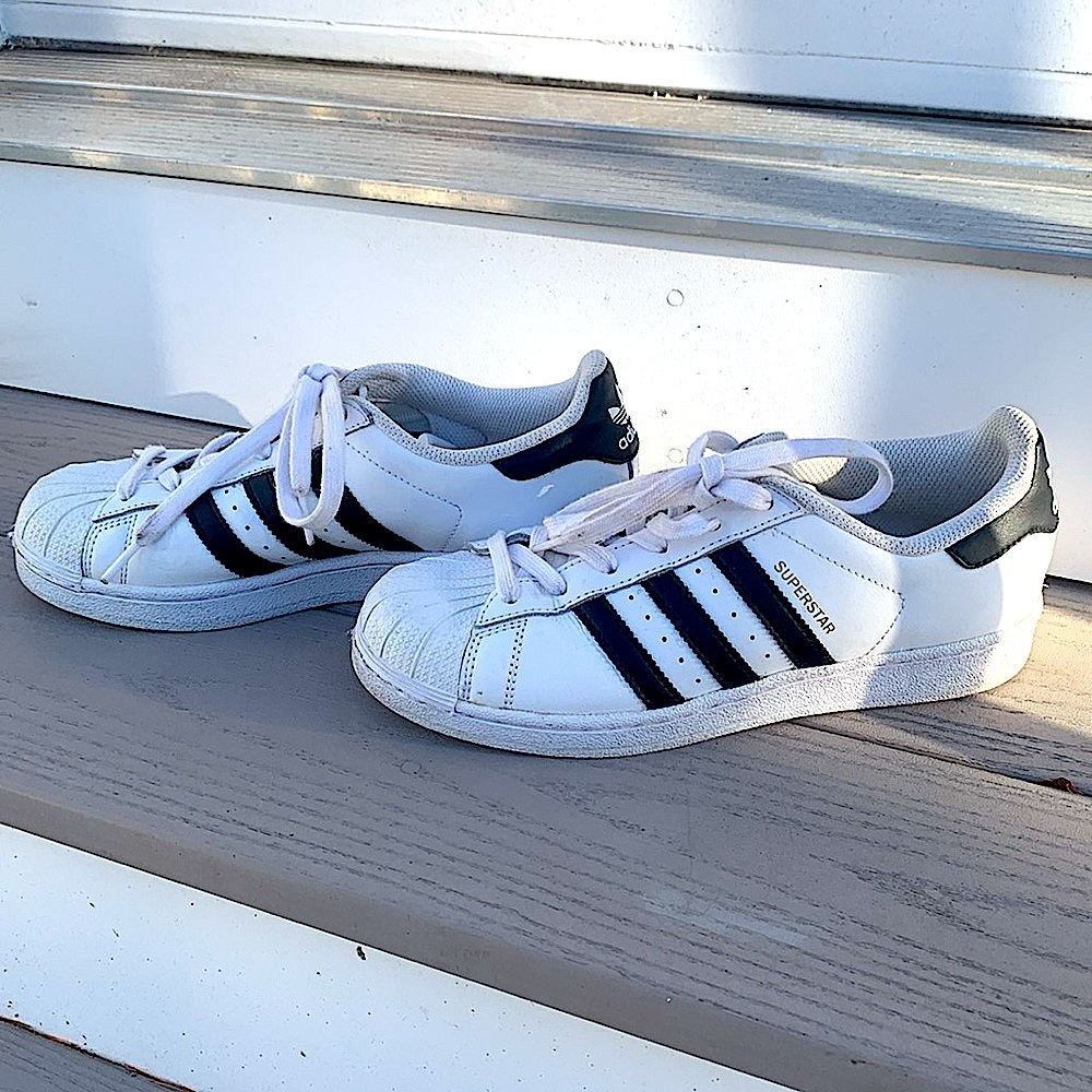 Adidas Superstar tennis shoes in good shape